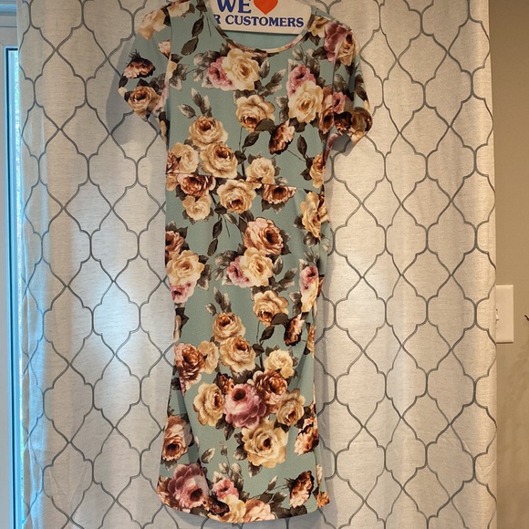 PinkBlush Light Blue Rose Floral Fitted
Maternity Dress Size Medium - Picture 6 of 8